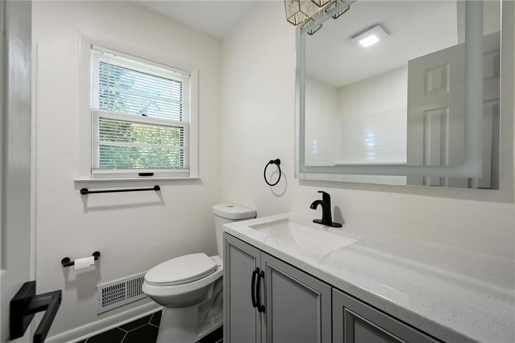 7210 Hullwood Avenue — photo 22