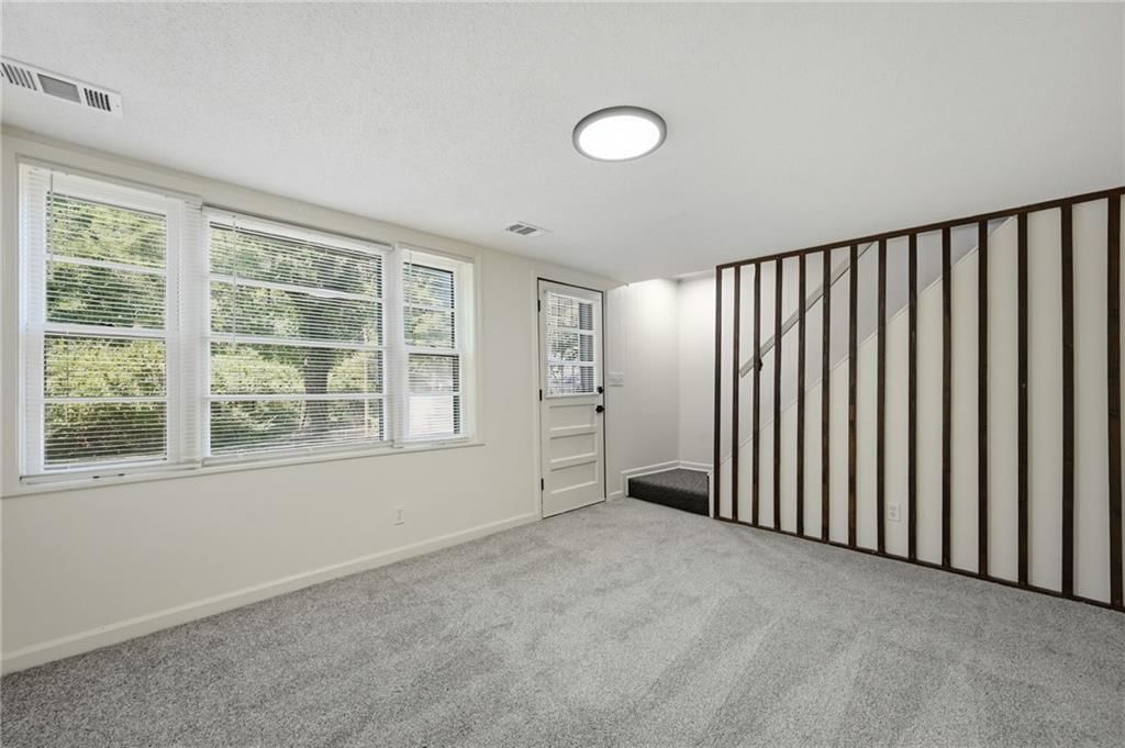 7210 Hullwood Avenue — photo 24