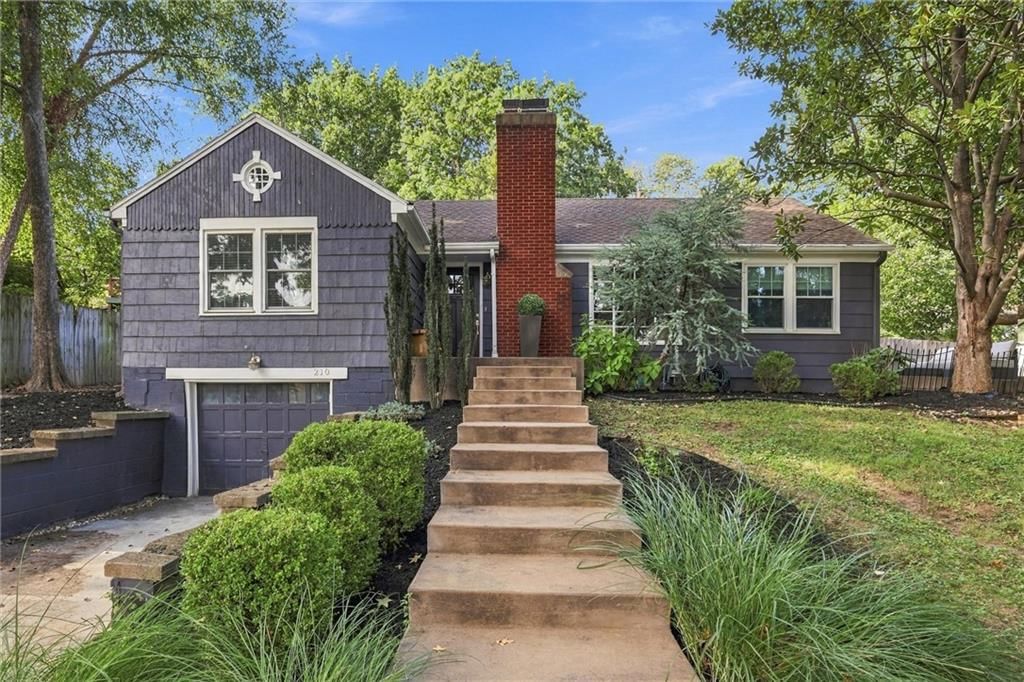 210 E Winthrope Road, Kansas City, MO: listing photo 2