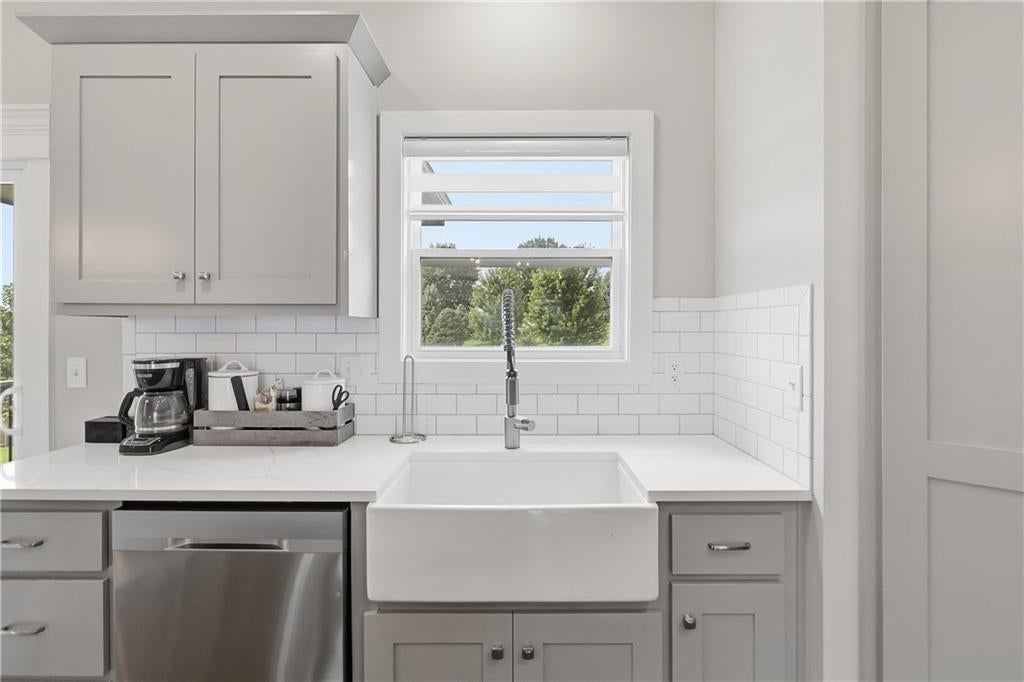 17904 Sunset Drive — photo 10