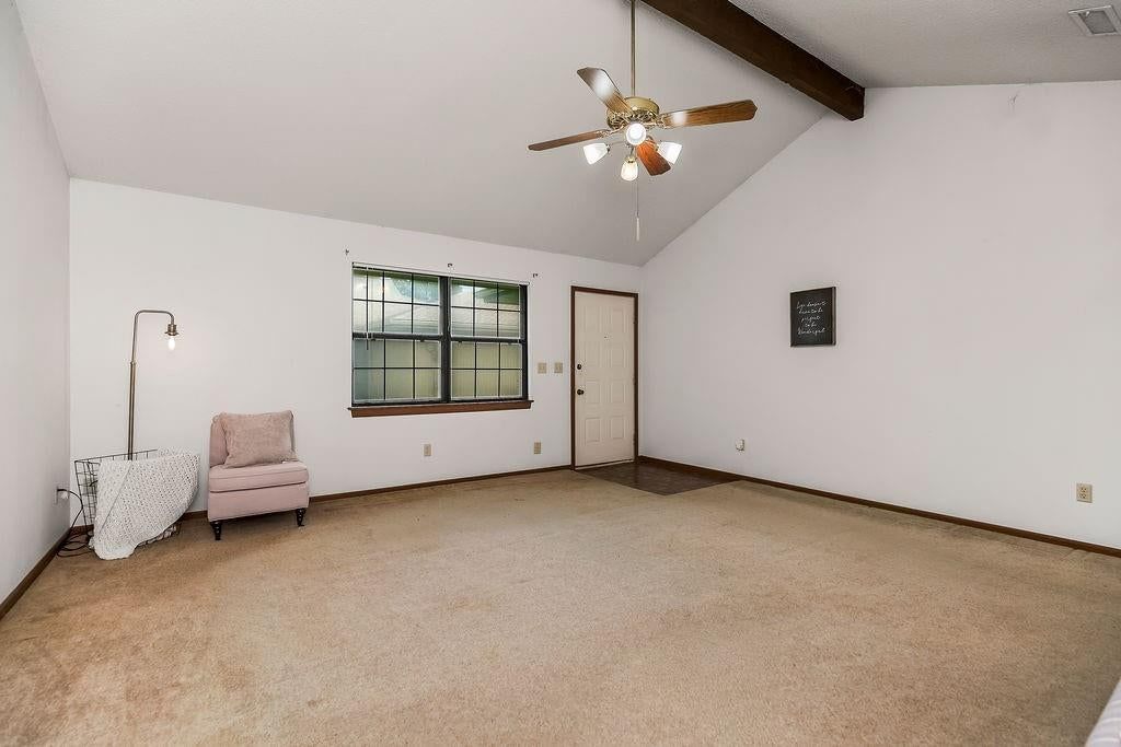 413 Sherwood Drive — photo 8