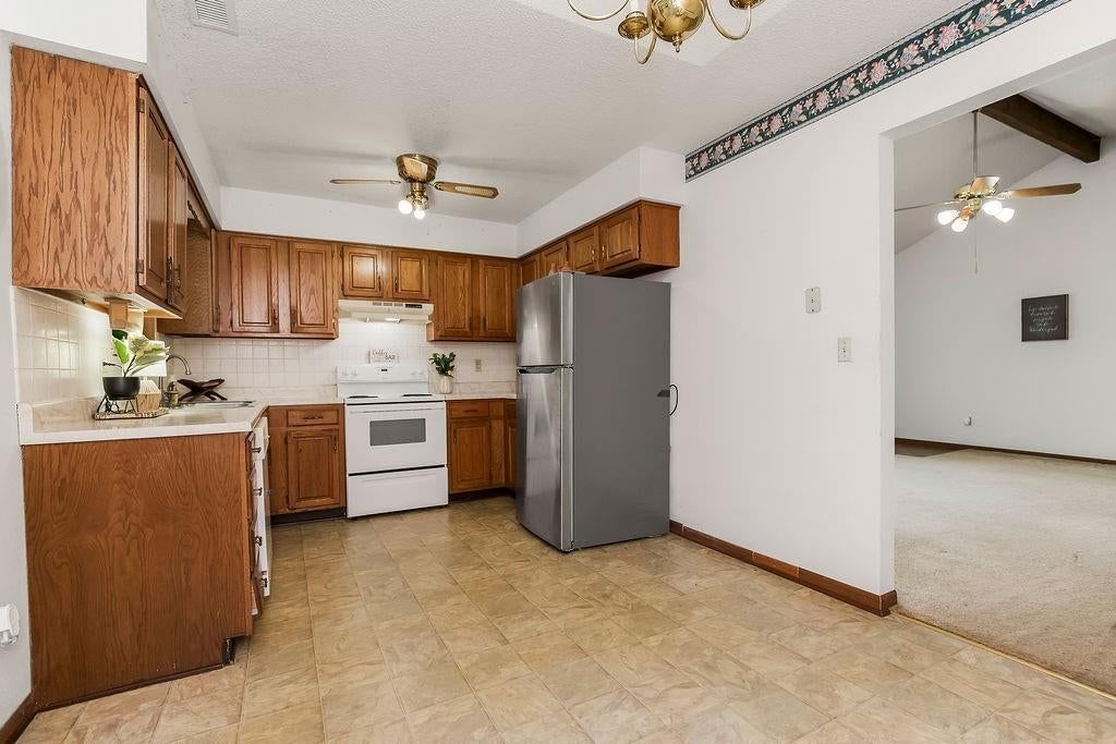 413 Sherwood Drive — photo 9