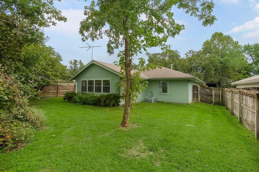 413 Sherwood Drive — photo 33
