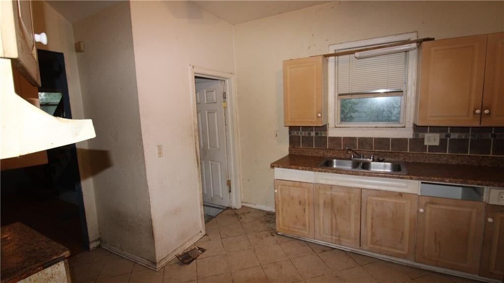 1044 Barnett Avenue — photo 17