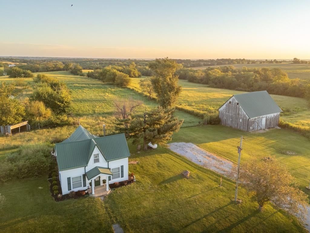 Photo 3 of 58 - 31277 East 300th Street, Ridgeway, MO 64481