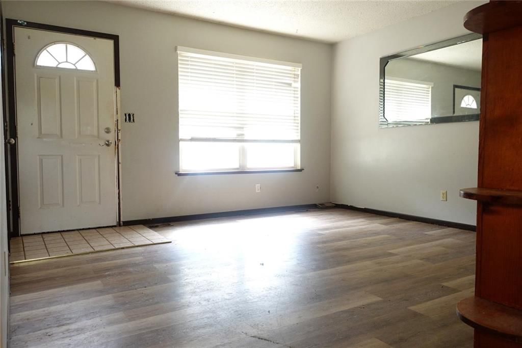 Photo 2 of 19 - 2501 Maverick Lane, Lawrence, KS 66046