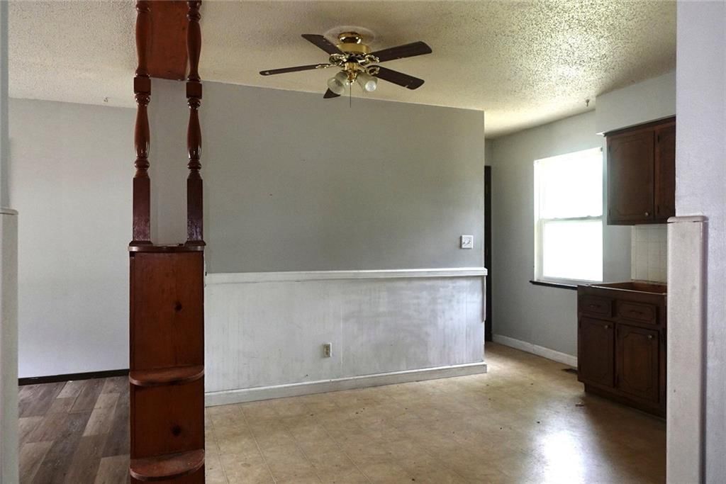 Photo 4 of 19 - 2501 Maverick Lane, Lawrence, KS 66046