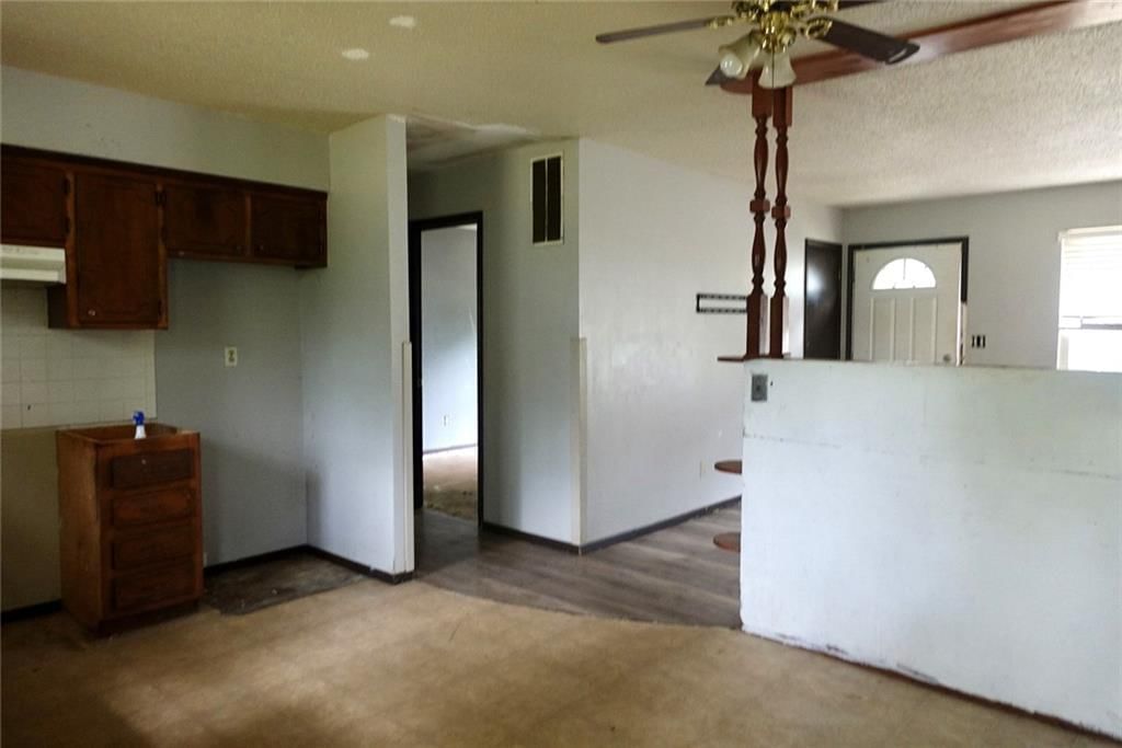 Photo 5 of 19 - 2501 Maverick Lane, Lawrence, KS 66046