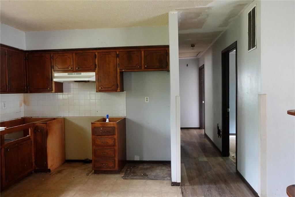 Photo 6 of 19 - 2501 Maverick Lane, Lawrence, KS 66046