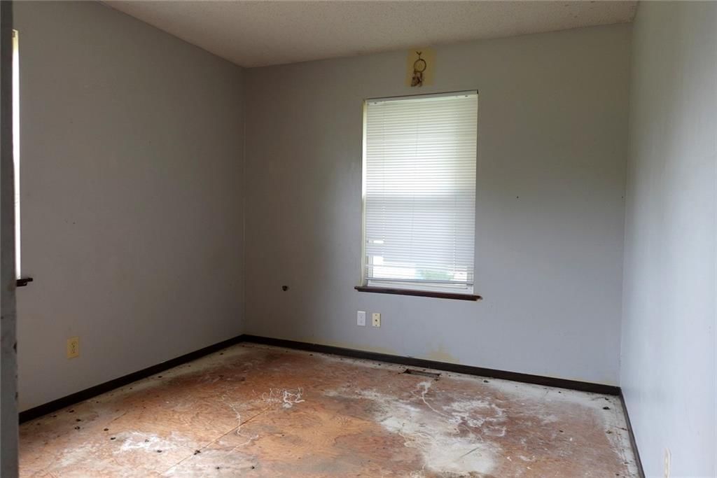 Photo 7 of 19 - 2501 Maverick Lane, Lawrence, KS 66046