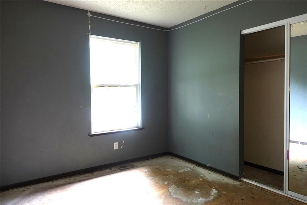 Photo 9 of 19 - 2501 Maverick Lane, Lawrence, KS 66046