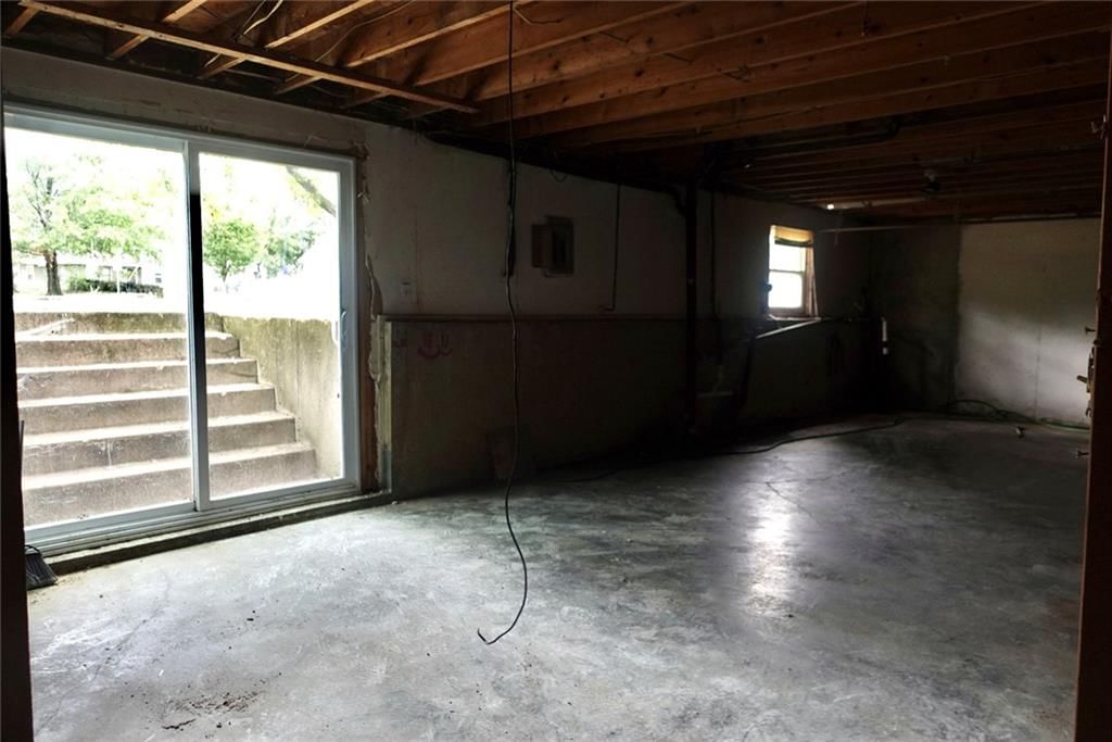 Photo 14 of 19 - 2501 Maverick Lane, Lawrence, KS 66046