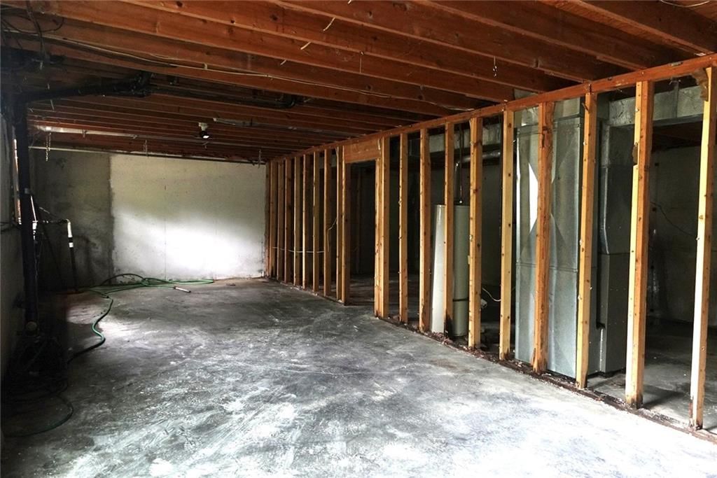 Photo 15 of 19 - 2501 Maverick Lane, Lawrence, KS 66046