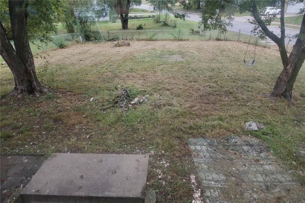 Photo 19 of 19 - 2501 Maverick Lane, Lawrence, KS 66046