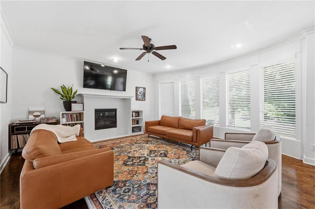 9012 N Oxford Avenue — photo 5