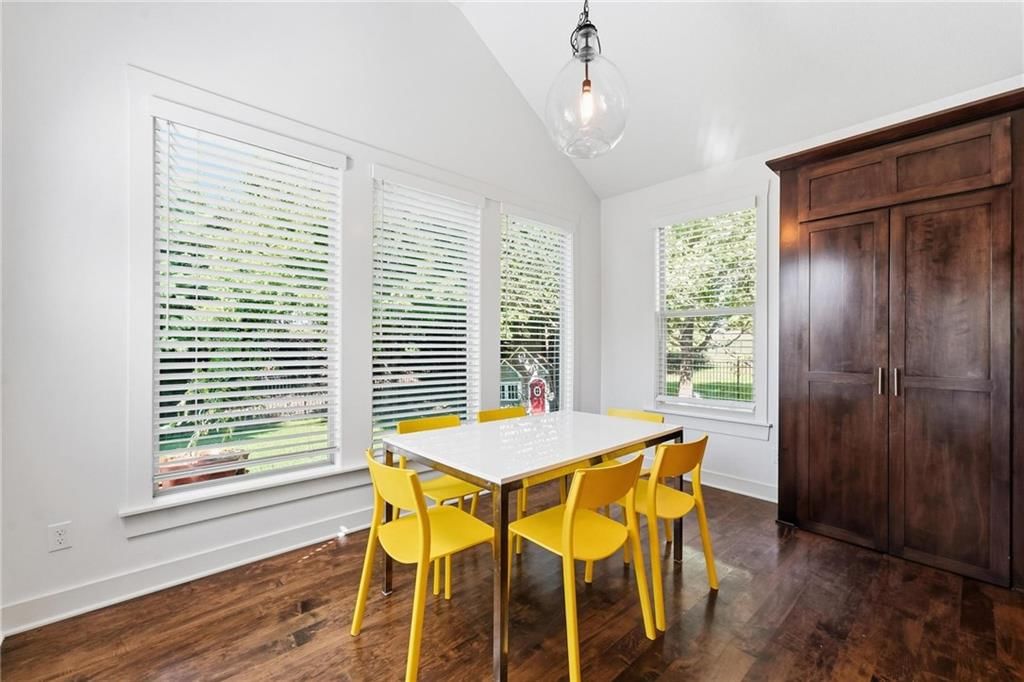 9012 N Oxford Avenue — photo 14