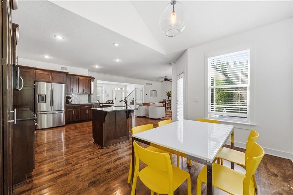 9012 N Oxford Avenue — photo 15