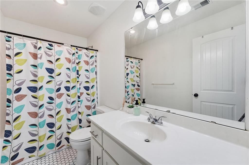 9012 N Oxford Avenue — photo 24