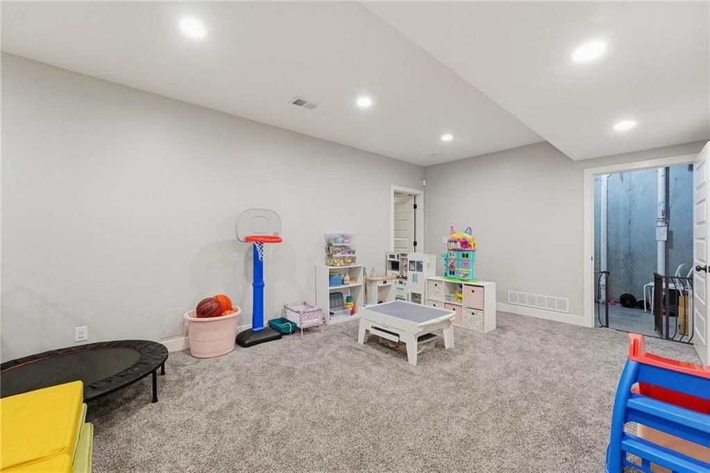 9012 N Oxford Avenue — photo 30