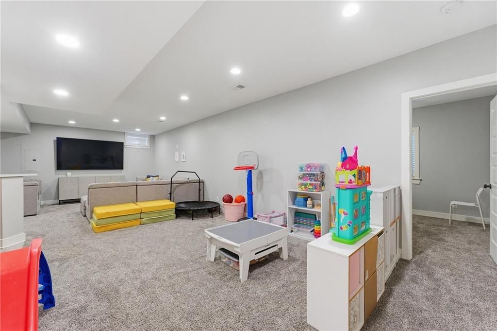 9012 N Oxford Avenue — photo 31