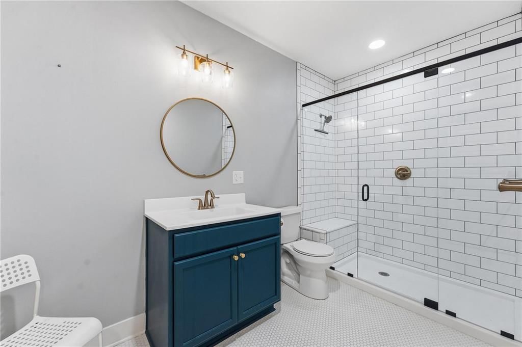 9012 N Oxford Avenue — photo 34