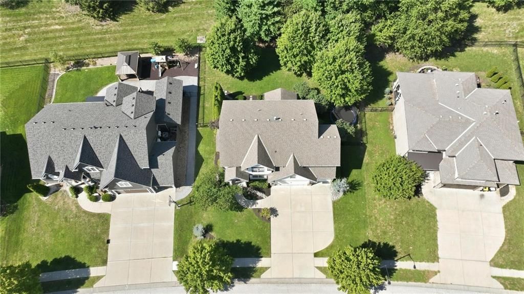 9012 N Oxford Avenue — photo 37