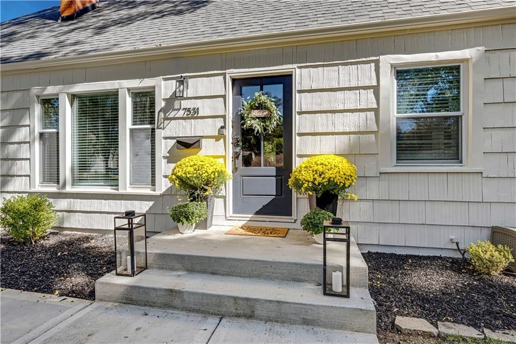 7531 Fairway Street, Prairie Village, KS: listing photo 2