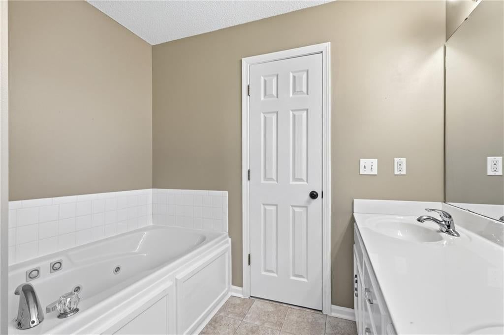 10416 NW 87th Street — photo 31