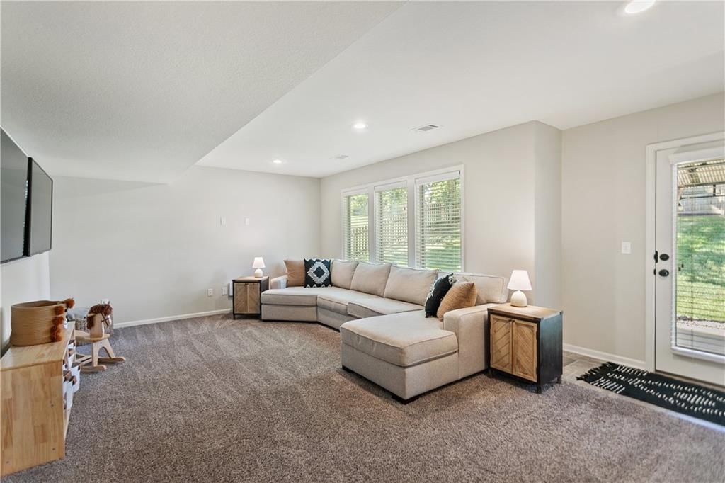 10706 N Tracy Avenue — photo 37