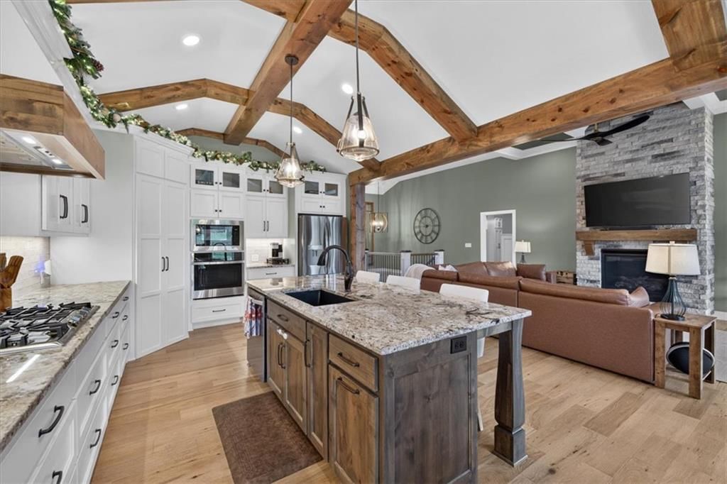 1149 Creekmoor Drive, Raymore, MO: listing photo 3