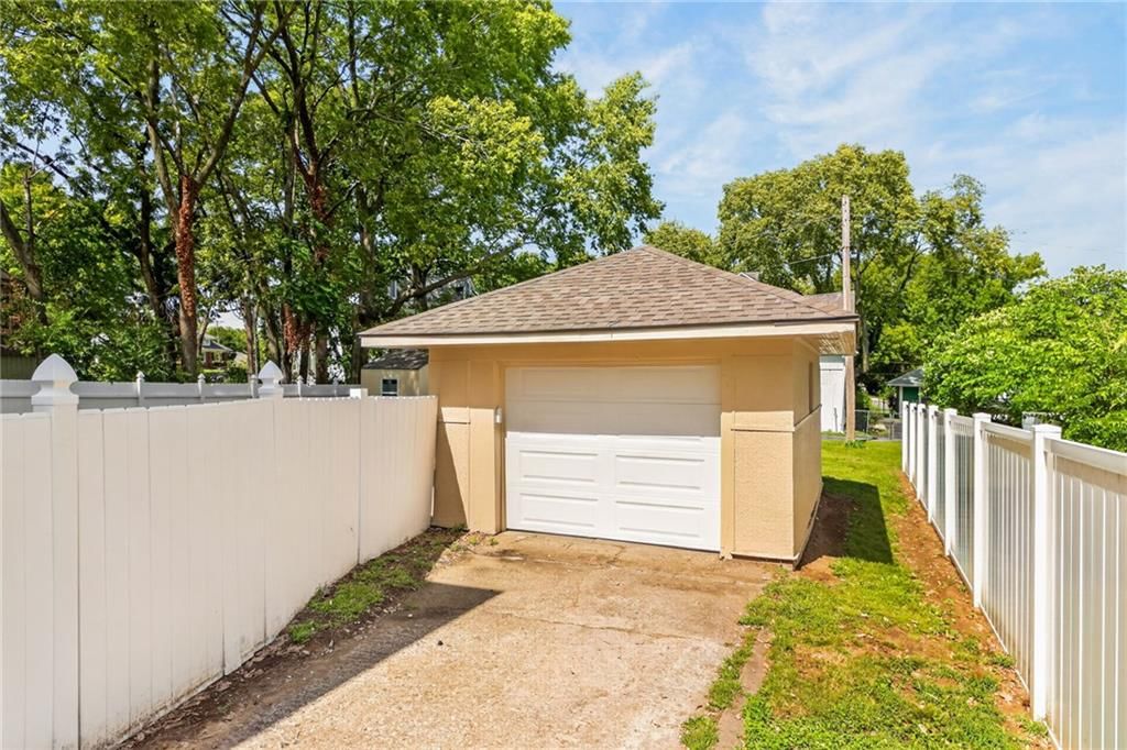 610 W Maple Avenue — photo 4