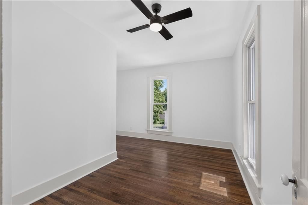 610 W Maple Avenue — photo 32