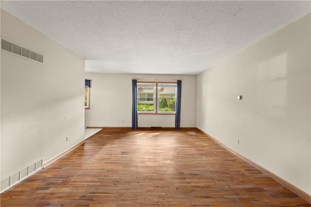 7915 W 77th Street — photo 5