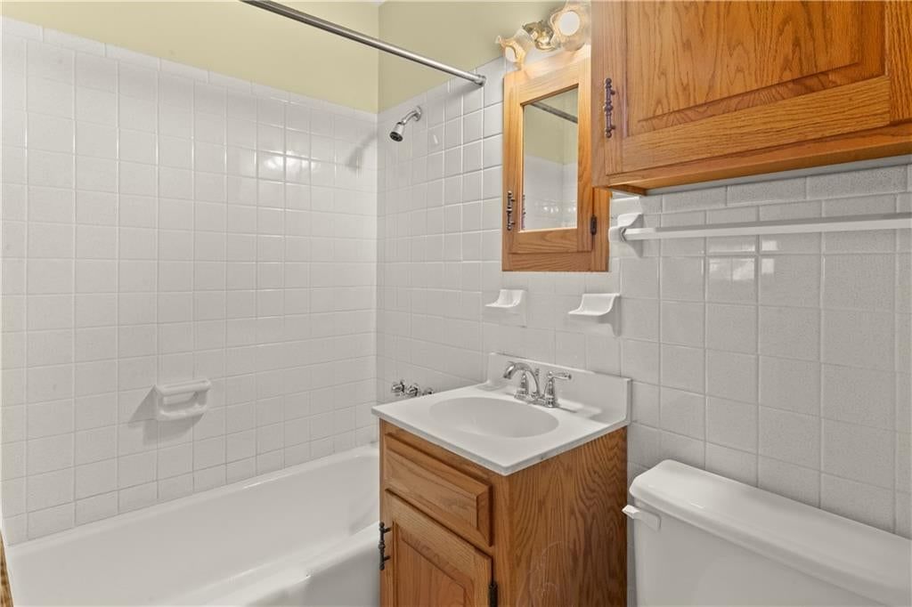 7915 W 77th Street — photo 8