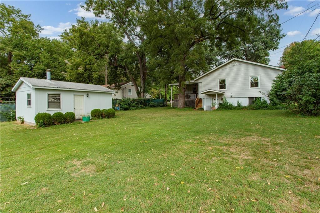 7915 W 77th Street — photo 16