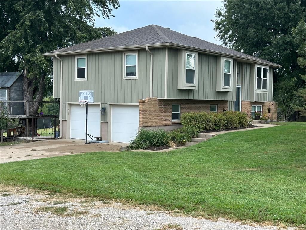20212 Golden Road — photo 4
