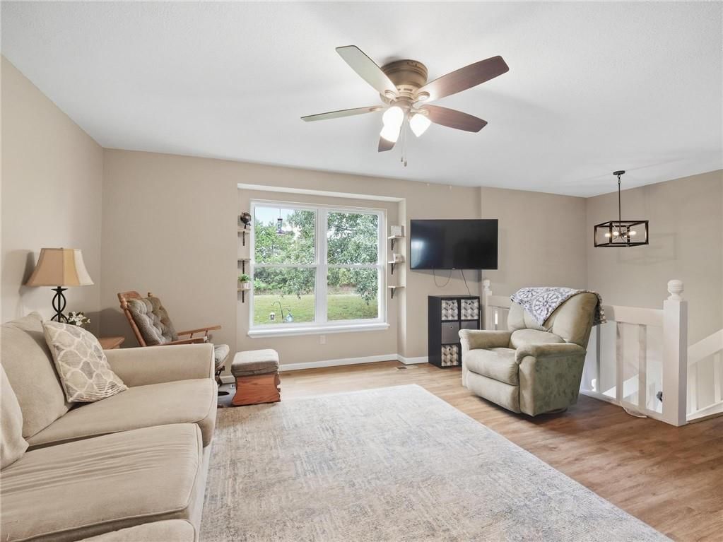 20212 Golden Road — photo 9