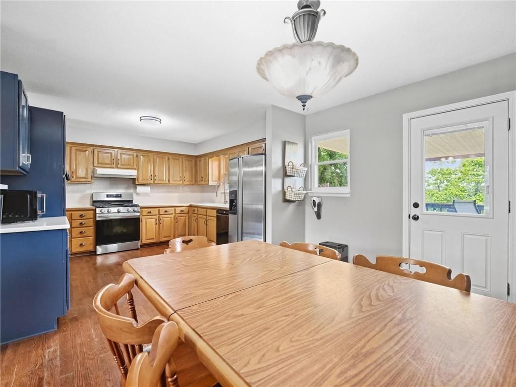 20212 Golden Road — photo 12