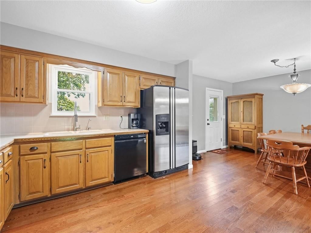 20212 Golden Road — photo 14