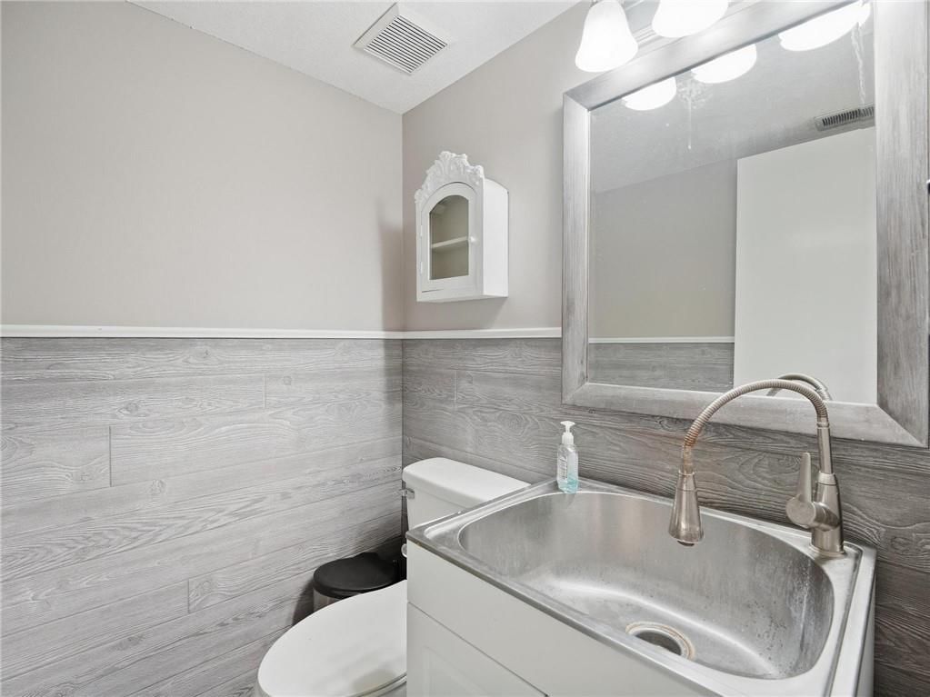 20212 Golden Road — photo 27