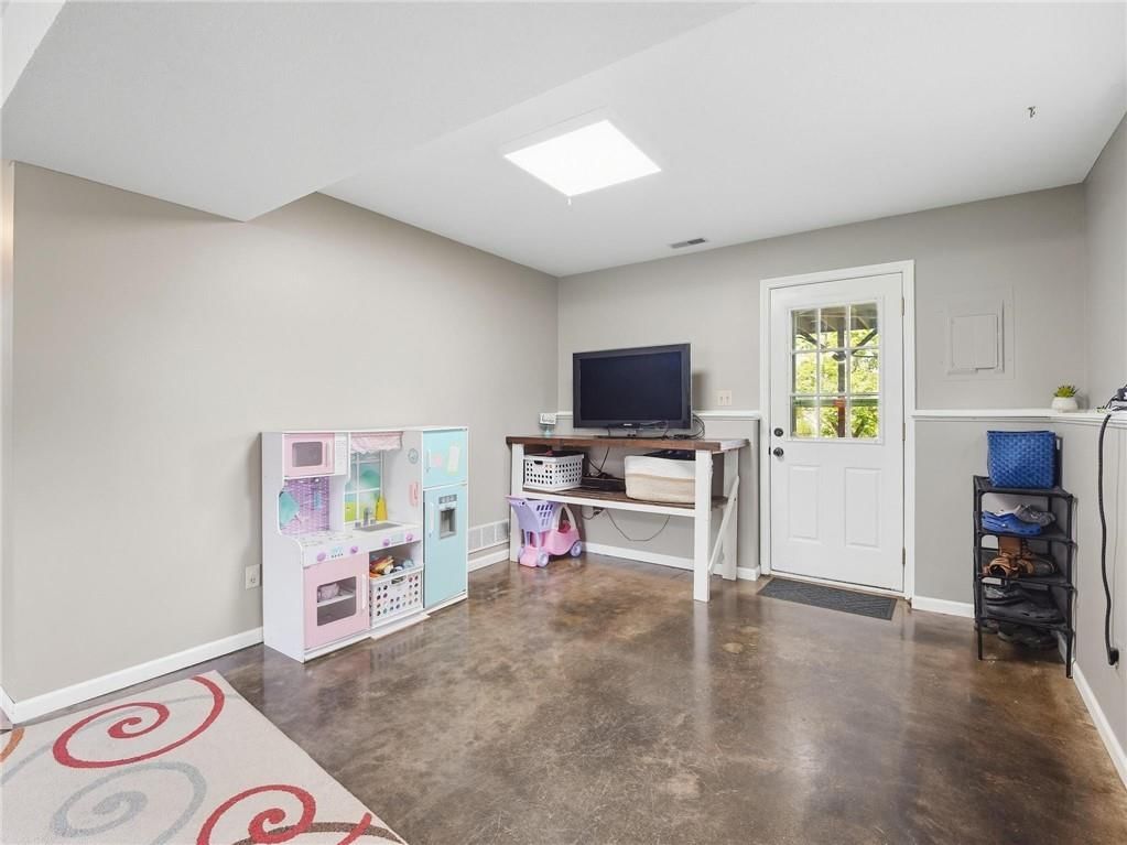 20212 Golden Road — photo 29
