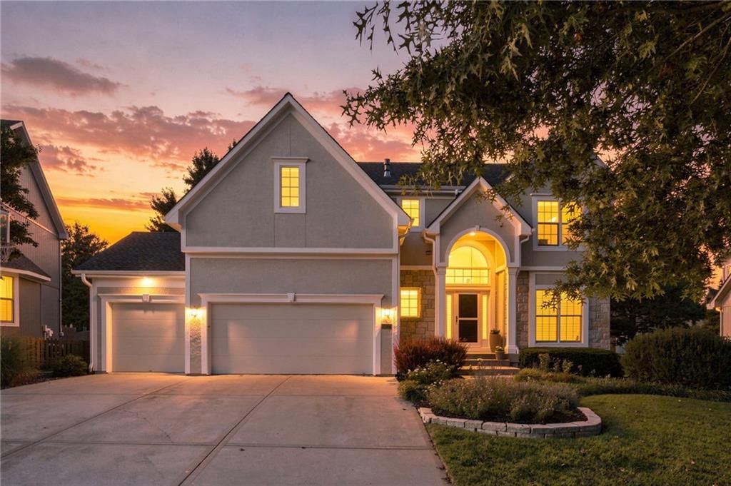 5320 W 160 Street, Overland Park, KS: listing photo 2