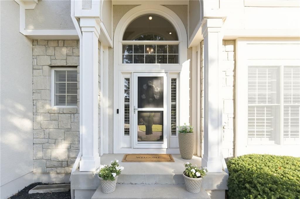 5320 W 160 Street, Overland Park, KS: listing photo 3