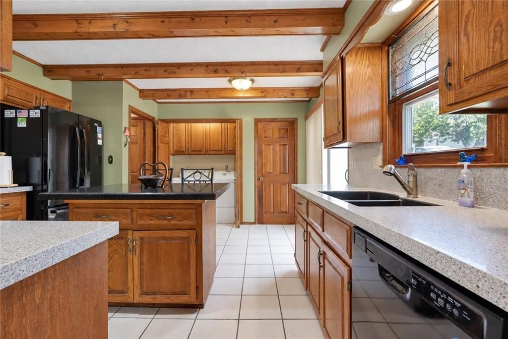 4808 NE PEBBLE BEACH Street — photo 6