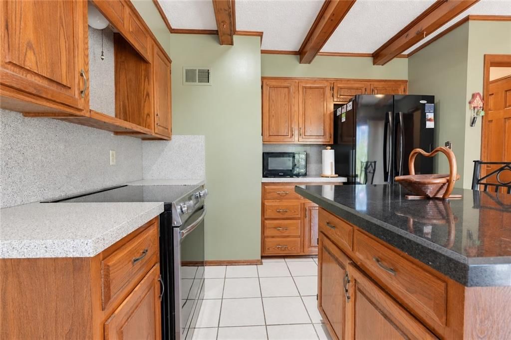 4808 NE PEBBLE BEACH Street — photo 9
