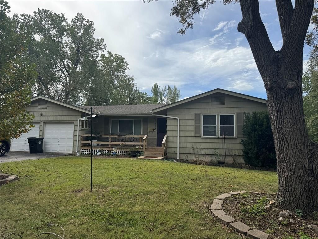 904 Jackson Street, Pleasant Hill, MO