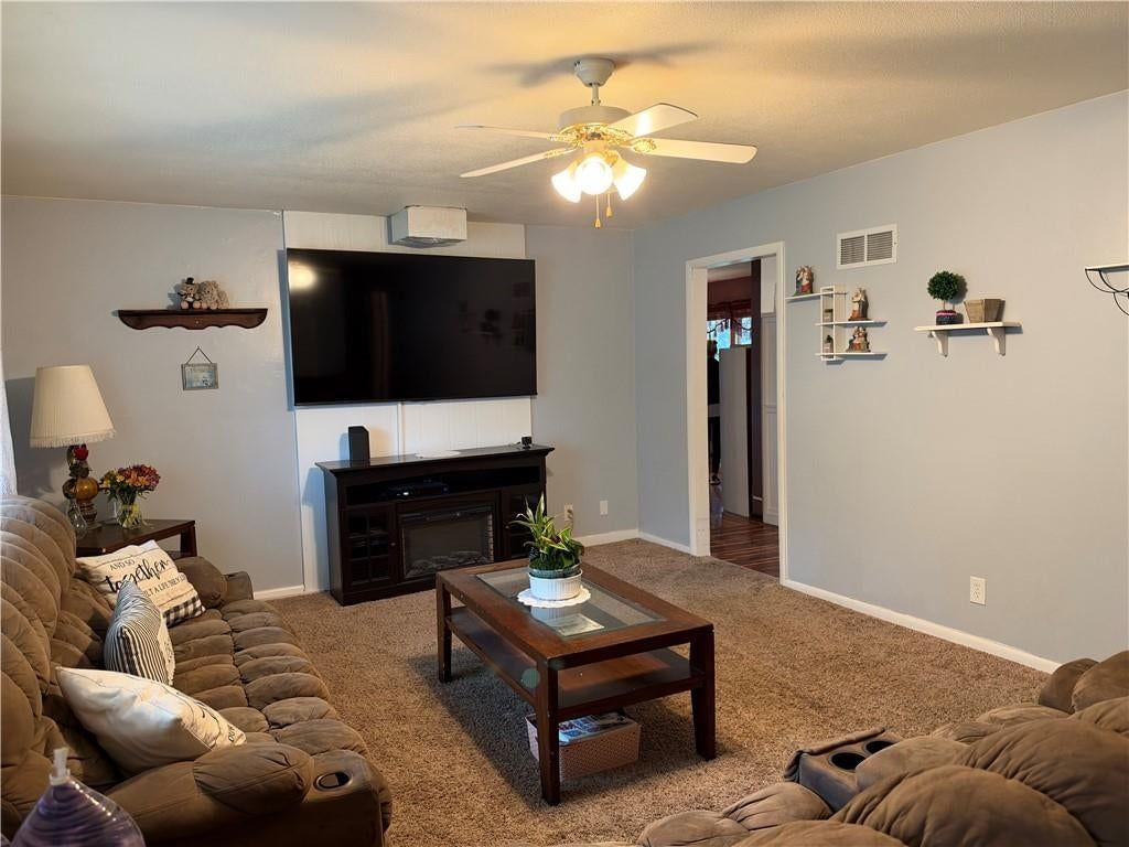904 Jackson Street, Pleasant Hill, MO: listing photo 2