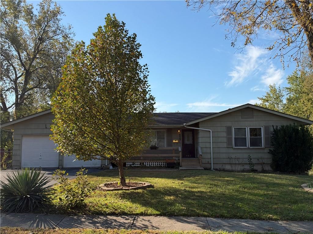 904 Jackson Street, Pleasant Hill, MO