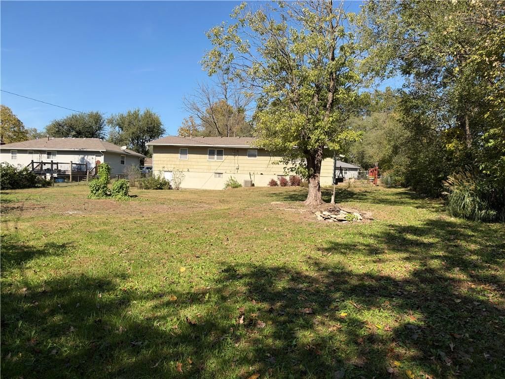 904 Jackson Street, Pleasant Hill, MO: listing photo 2