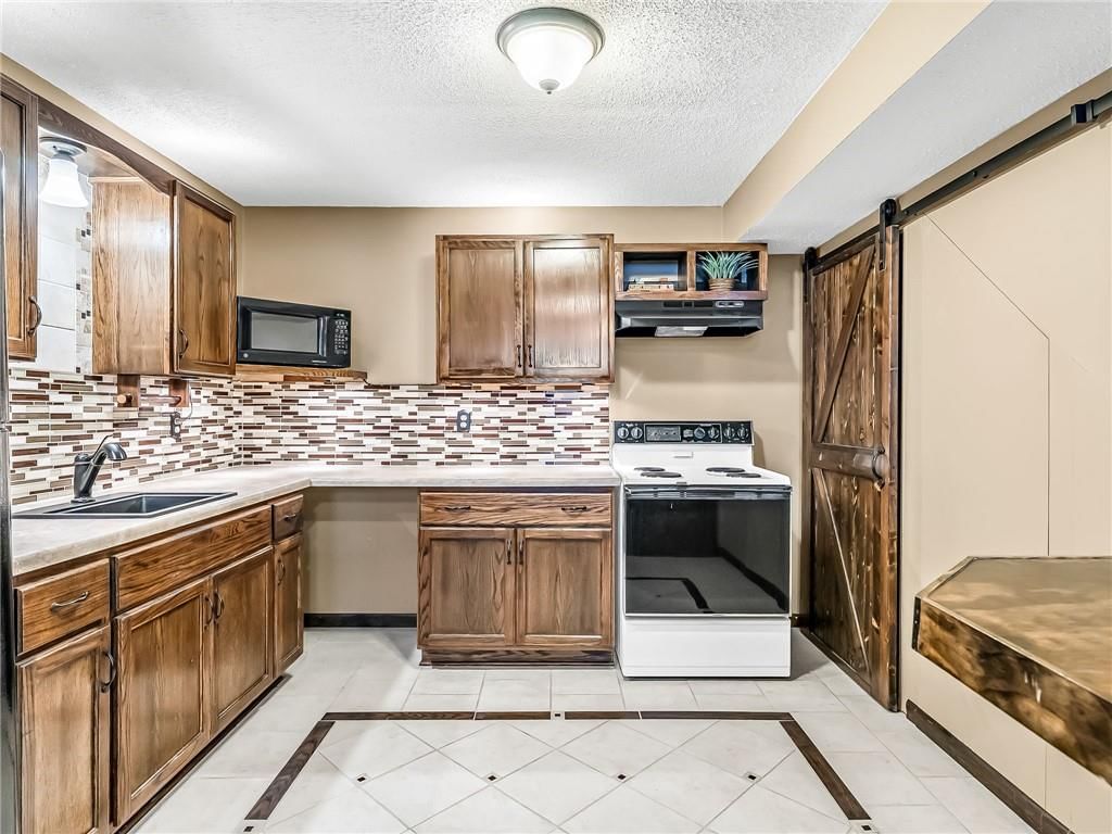 17507 W 113th Street — photo 35